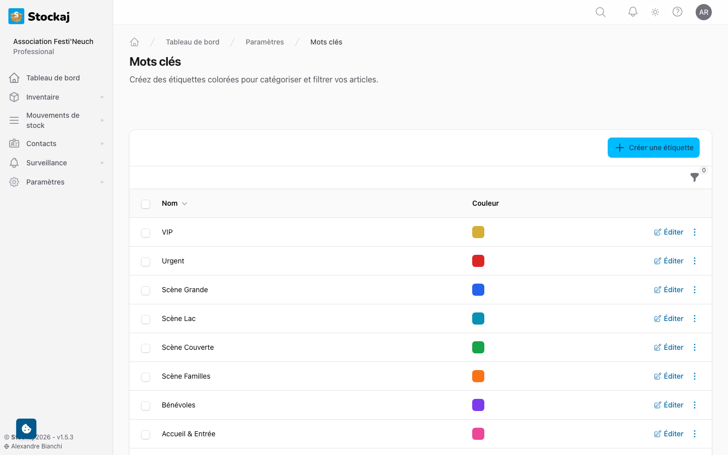 La page de gestion des tags montrant les tags avec couleurs et nombre d'utilisations